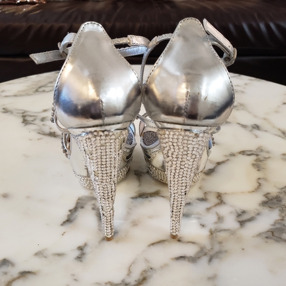 Silver, crystals, and rhinestones platform high heel sandal size 8.5 - Picture 5 of 6